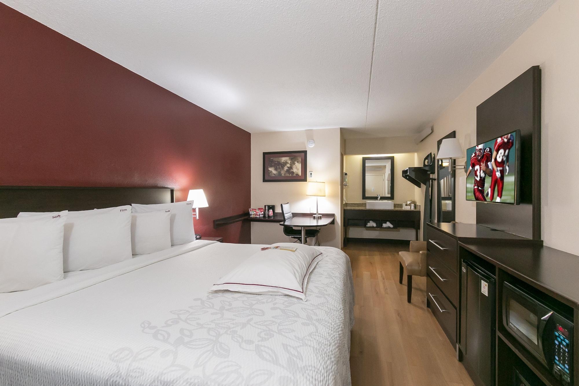 Red Roof Inn Plus+ West Спрингфийлд Екстериор снимка