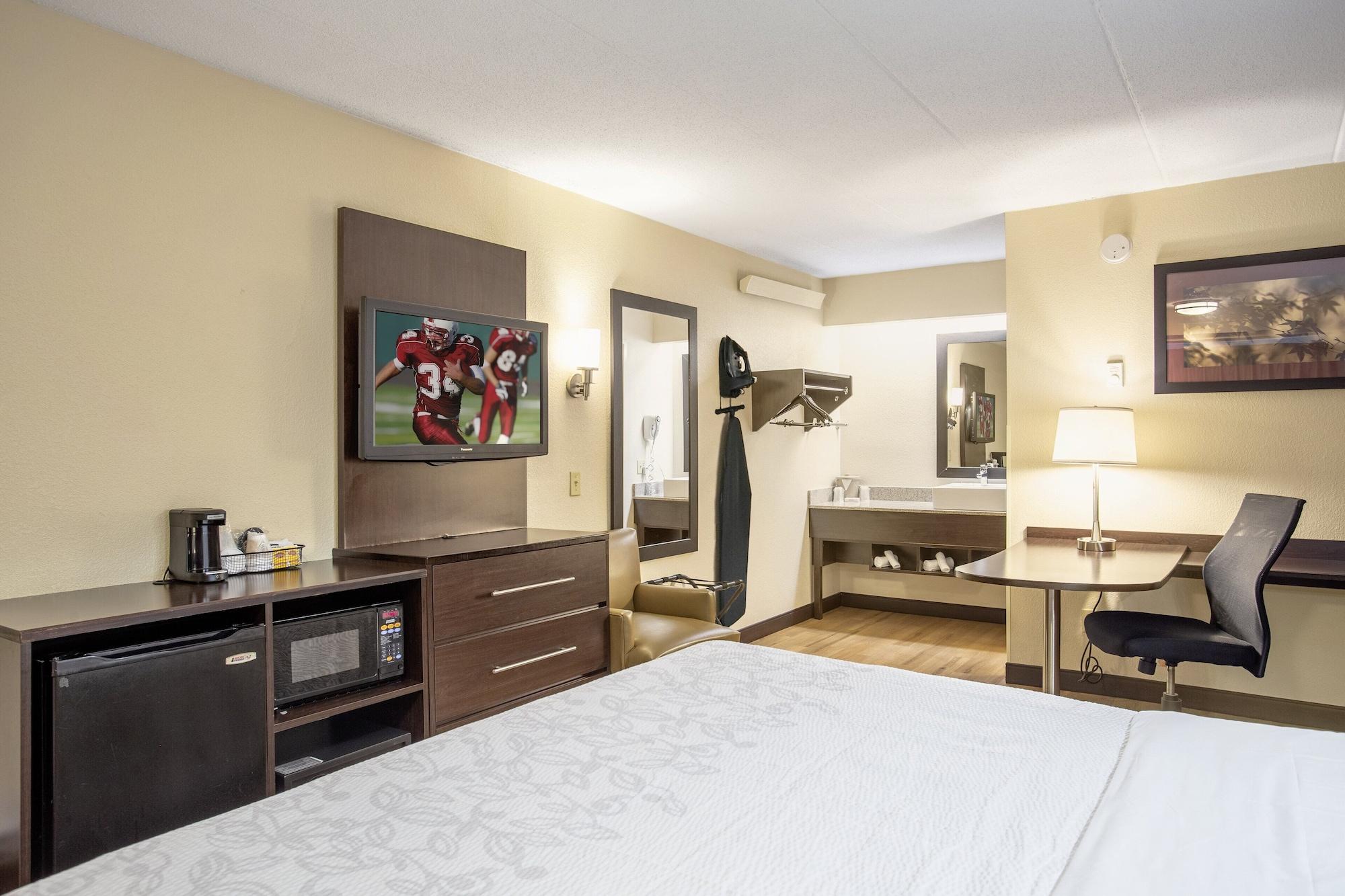 Red Roof Inn Plus+ West Спрингфийлд Екстериор снимка