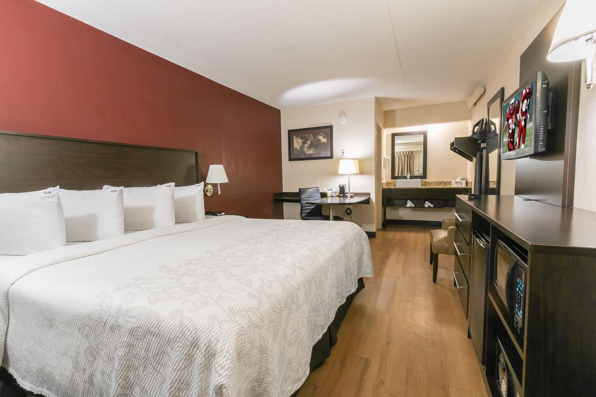 Red Roof Inn Plus+ West Спрингфийлд Екстериор снимка