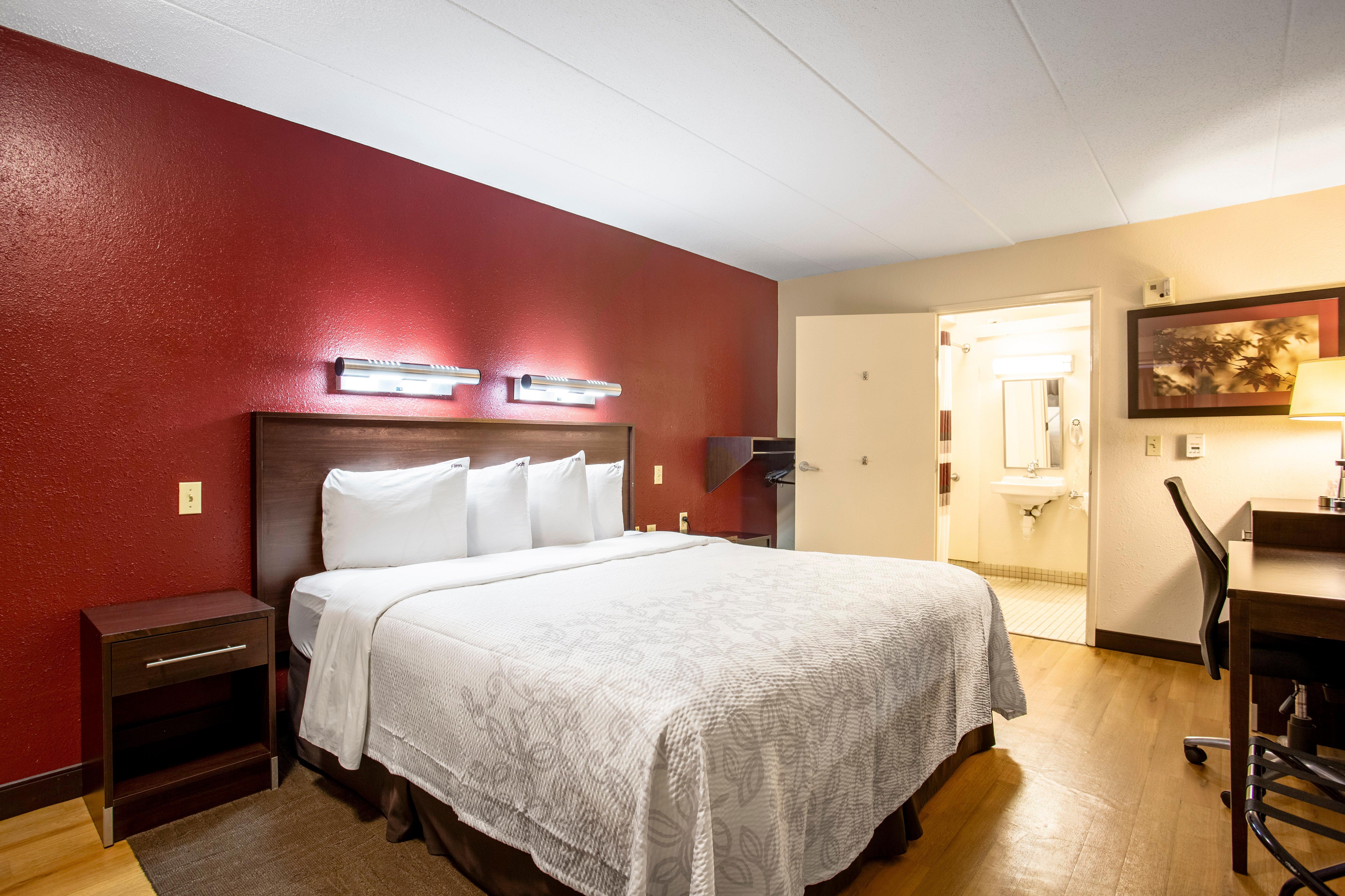 Red Roof Inn Plus+ West Спрингфийлд Екстериор снимка