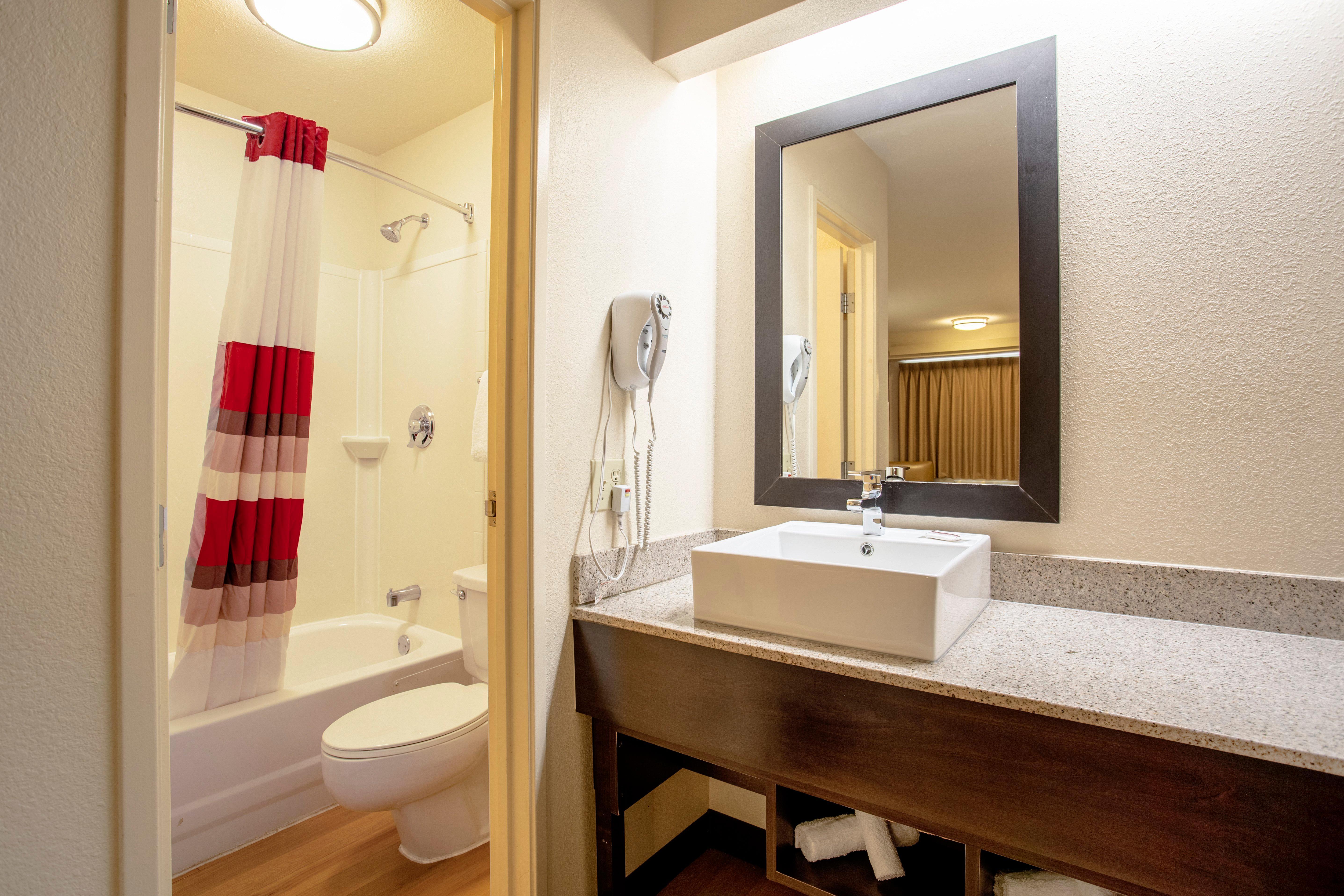 Red Roof Inn Plus+ West Спрингфийлд Екстериор снимка