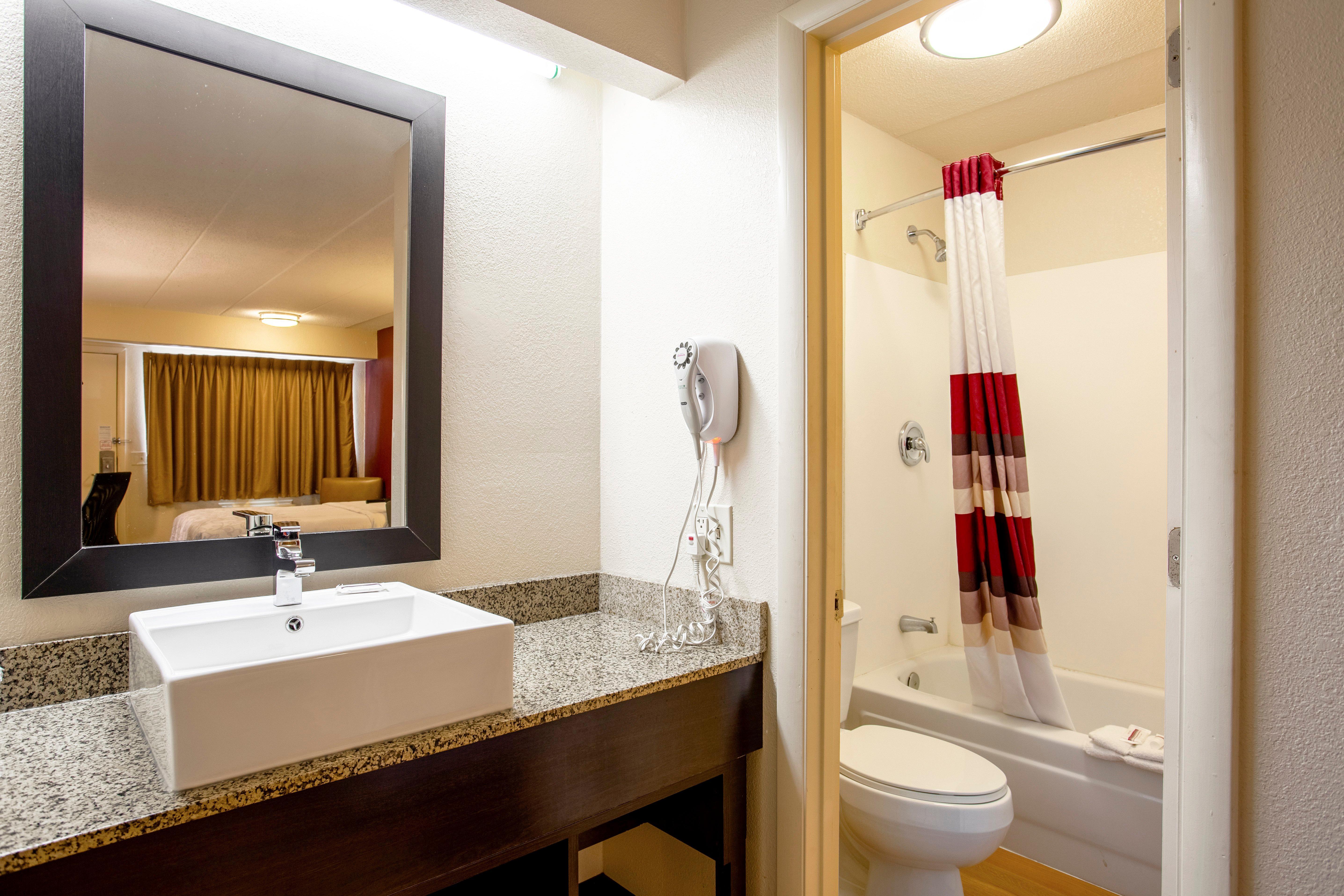 Red Roof Inn Plus+ West Спрингфийлд Екстериор снимка