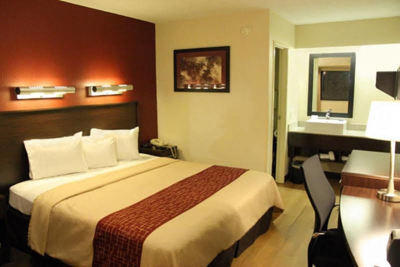 Red Roof Inn Plus+ West Спрингфийлд Екстериор снимка