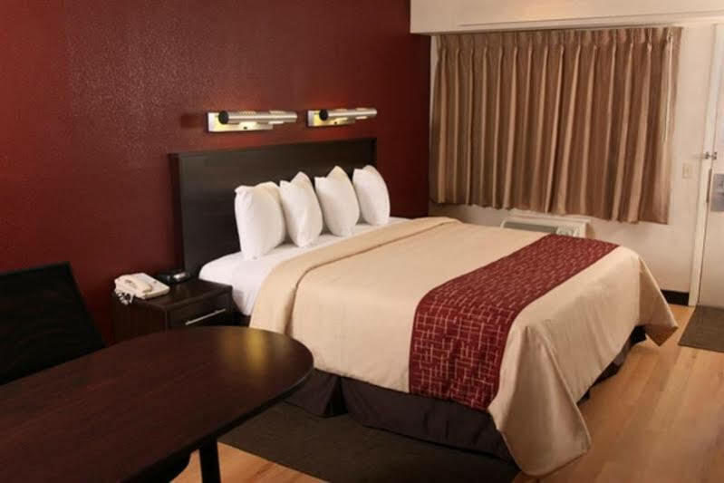 Red Roof Inn Plus+ West Спрингфийлд Екстериор снимка